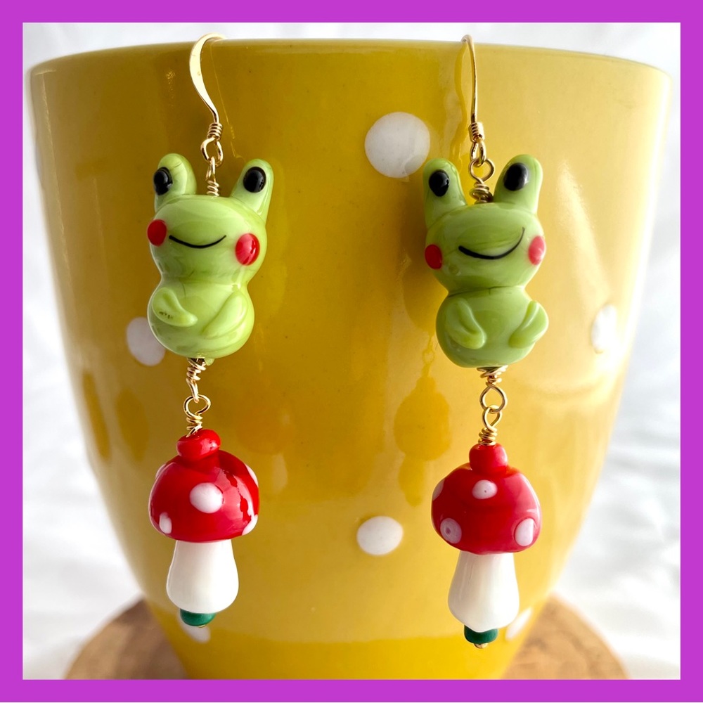 🐸 Adorable frog and mushroom earrings